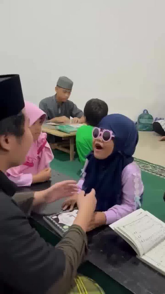 Santri Mengabdi: Berbagi Ilmu dan Cahaya Al Quran di Musholla Al Anwar