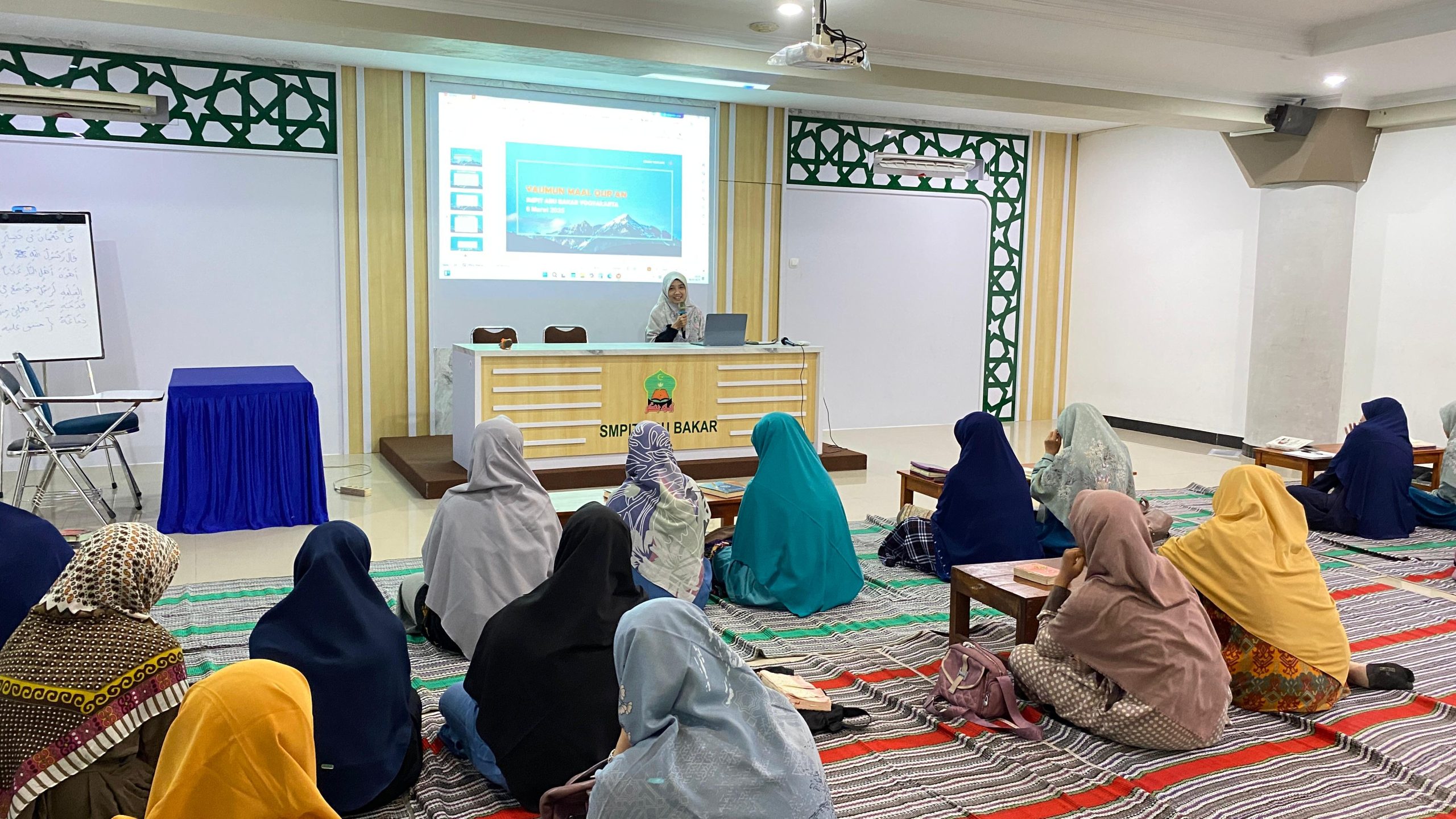 SMPIT ABU BAKAR YOGYAKARTA GELAR SBQ “SEHARI BERSAMA AL-QURAN” UNTUK PARA USTADZAH