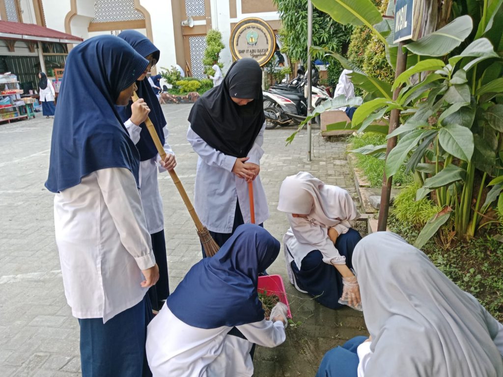 SMP IT Abu Bakar Jawara Kebersihan: Aksi Nyata Peringati HPSN 2025 untuk Wujudkan Yogyakarta Bebas Sampah!