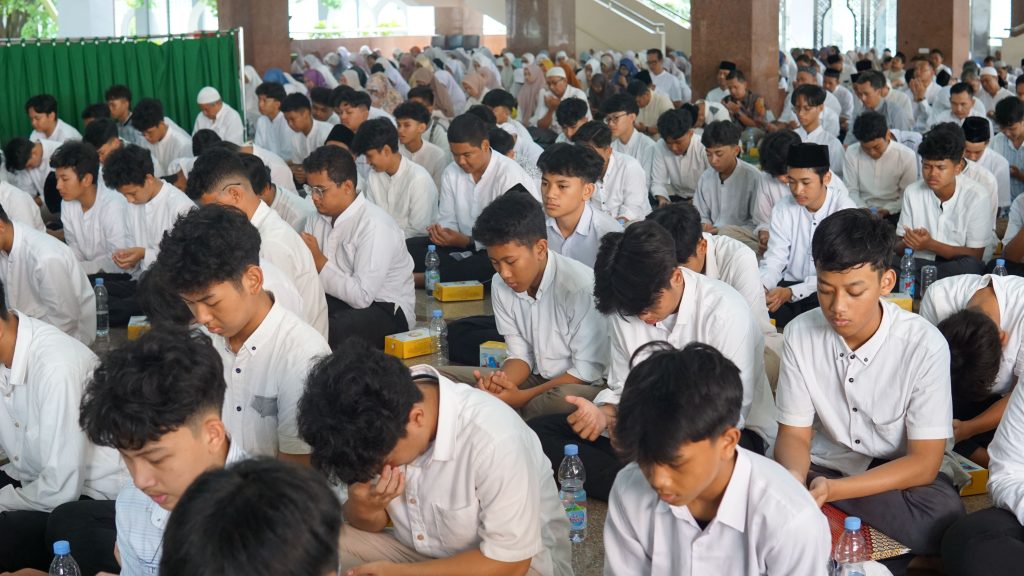 Kelas 9 SMPIT Abu Bakar Yogyakarta Gelar Doa Bersama Jelang ASPD 2025