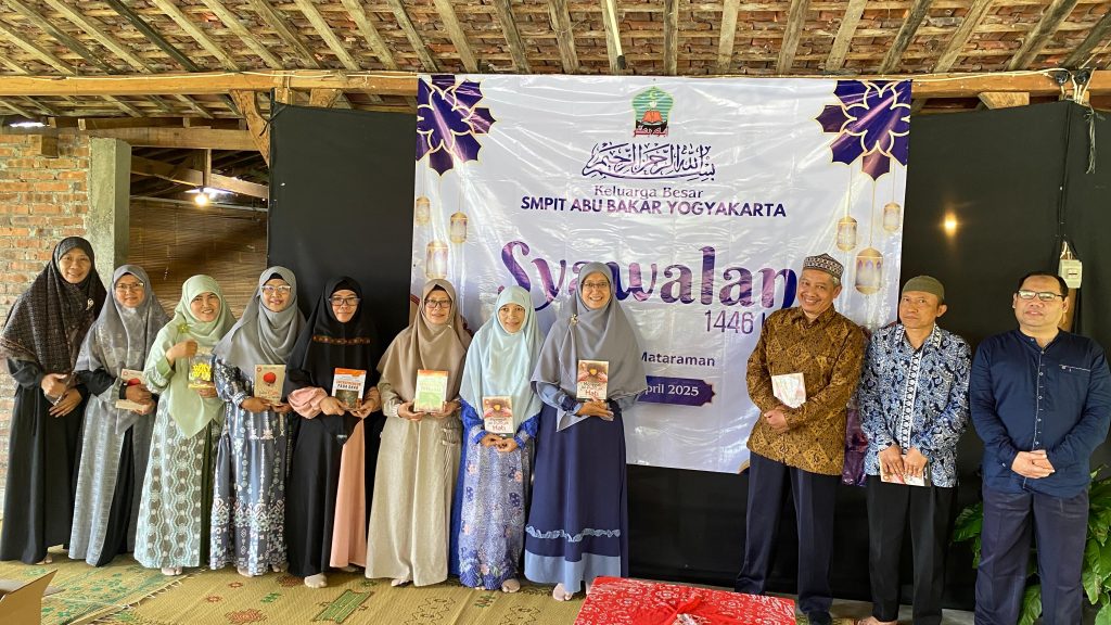 Syawalan Guru & Karyawan SMP IT Abu Bakar Yogyakarta: Mempererat Silaturahmi Agar Terus Merekah di Hari dan Bulan yang Penuh Berkah