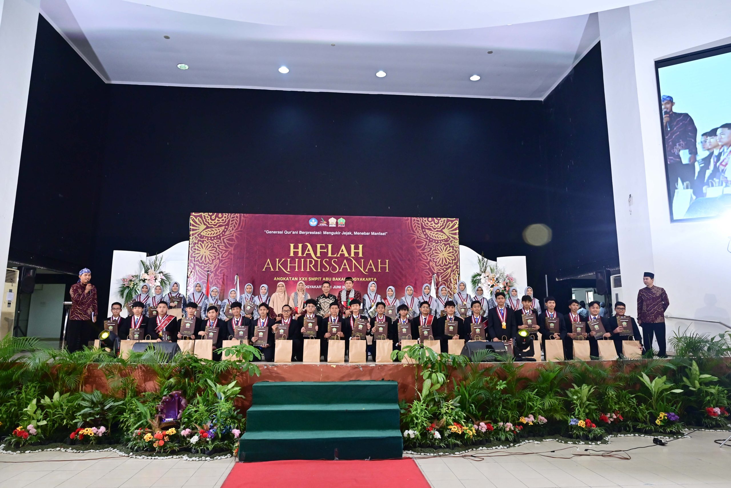 Haflah Akhirissanah Angkatan XXII: Generasi Qur’ani Berprestasi: Mengukir Jejak, Menebar Manfaat