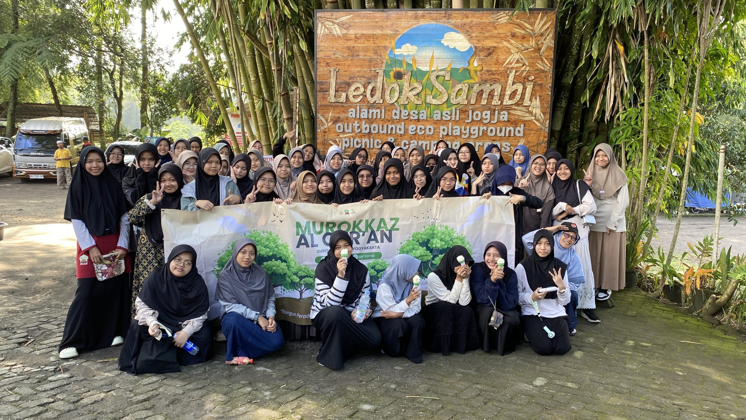 BANGUN PERADABAN DENGAN TADABBUR DAN PENGAMALAN AL-QUR’AN: MUROKAZ KELAS 9 SMPIT ABU BAKAR YOGYAKARTA BERLANGSUNG KHIDMAT