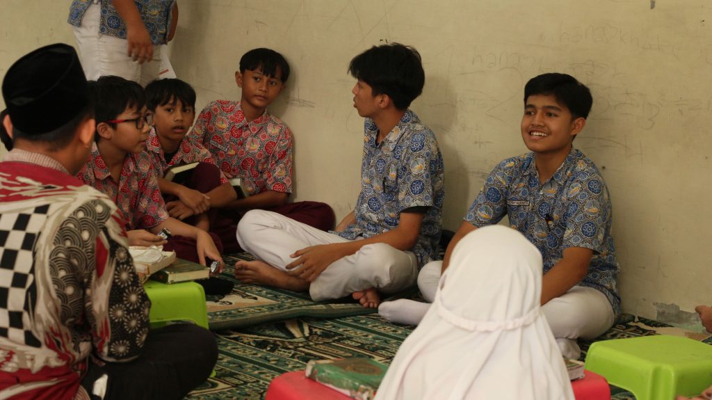 SEMANGAT KOLABORASI DAN KEPEDULIAN WARNAI UJIAN KE-IT-AN KELAS IX SMPIT ABU BAKAR YOGYAKARTA