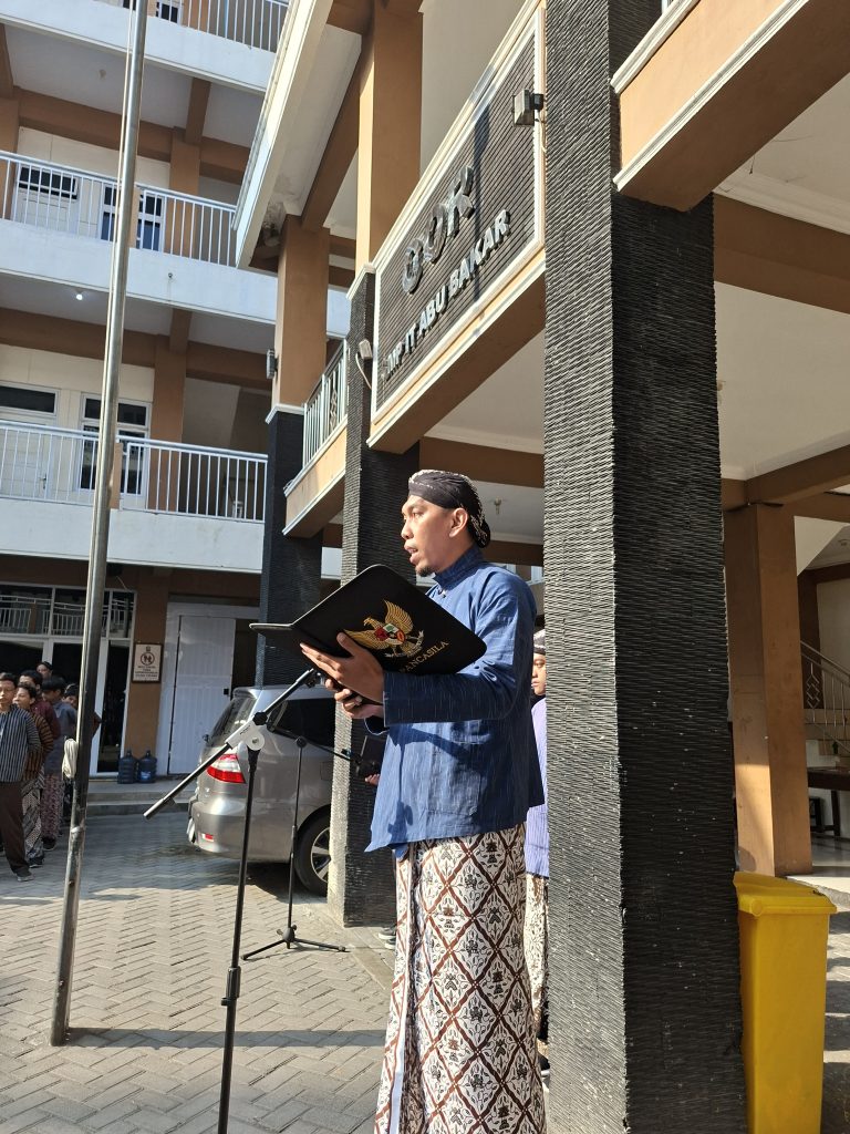 SMPIT ABU BAKAR RAYAKAN HUT KE-269 KOTA YOGYAKARTA DENGAN KHIDMAT DAN JUNJUNG KEARIFAN LOKAL