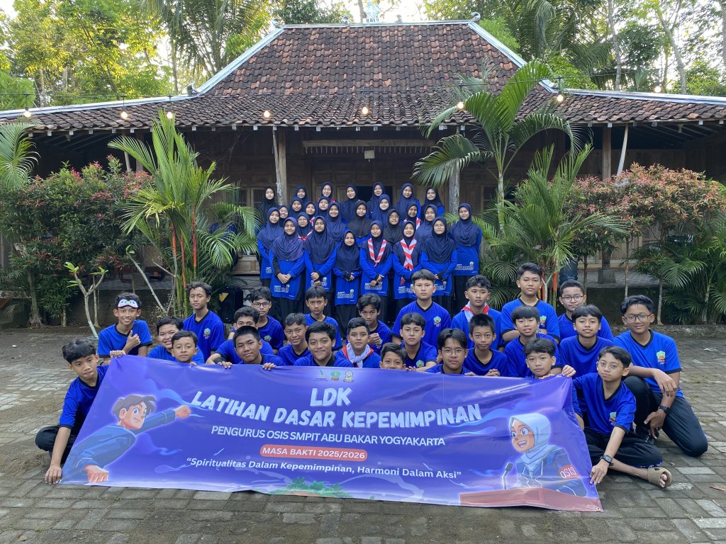 SMPIT ABU BAKAR YOGYAKARTA GELAR LDK OSIS 2025/2026: BEKAL KEPEMIMPINAN DAN SPIRITUALITAS BAGI GENERASI PEMIMPIN MASA DEPAN