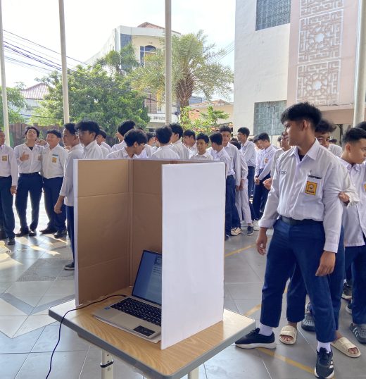 Semarak Demokrasi SMPIT Abu Bakar: Sengitnya Pertarungan 14 Siswa-Siswi Terbaik Saling Adu Ide dan Gagasan Futuristik pada PEMILOS SMPIT ABY 2025