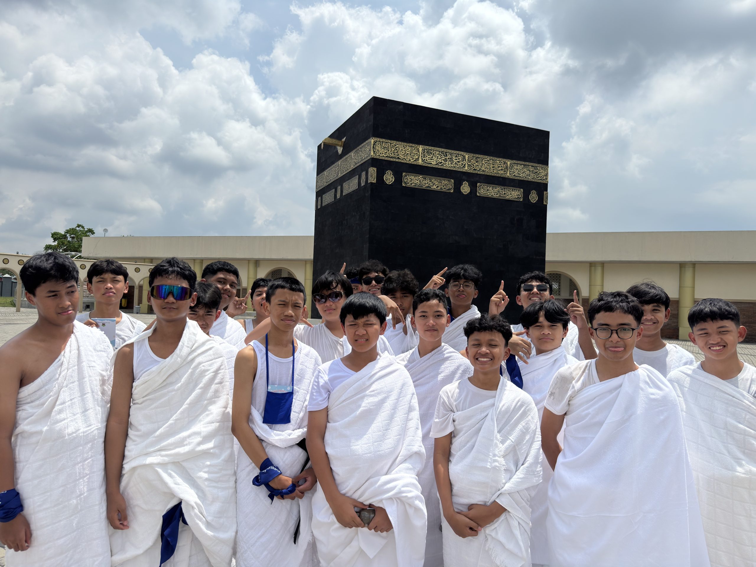 SIMPAN CITA-CITA KE BAITULLAH: MANASIK HAJI KELAS 9 ABY WUJUDKAN PEMBELAJARAN IBADAH YANG HIDUP DAN PENUH MAKNA