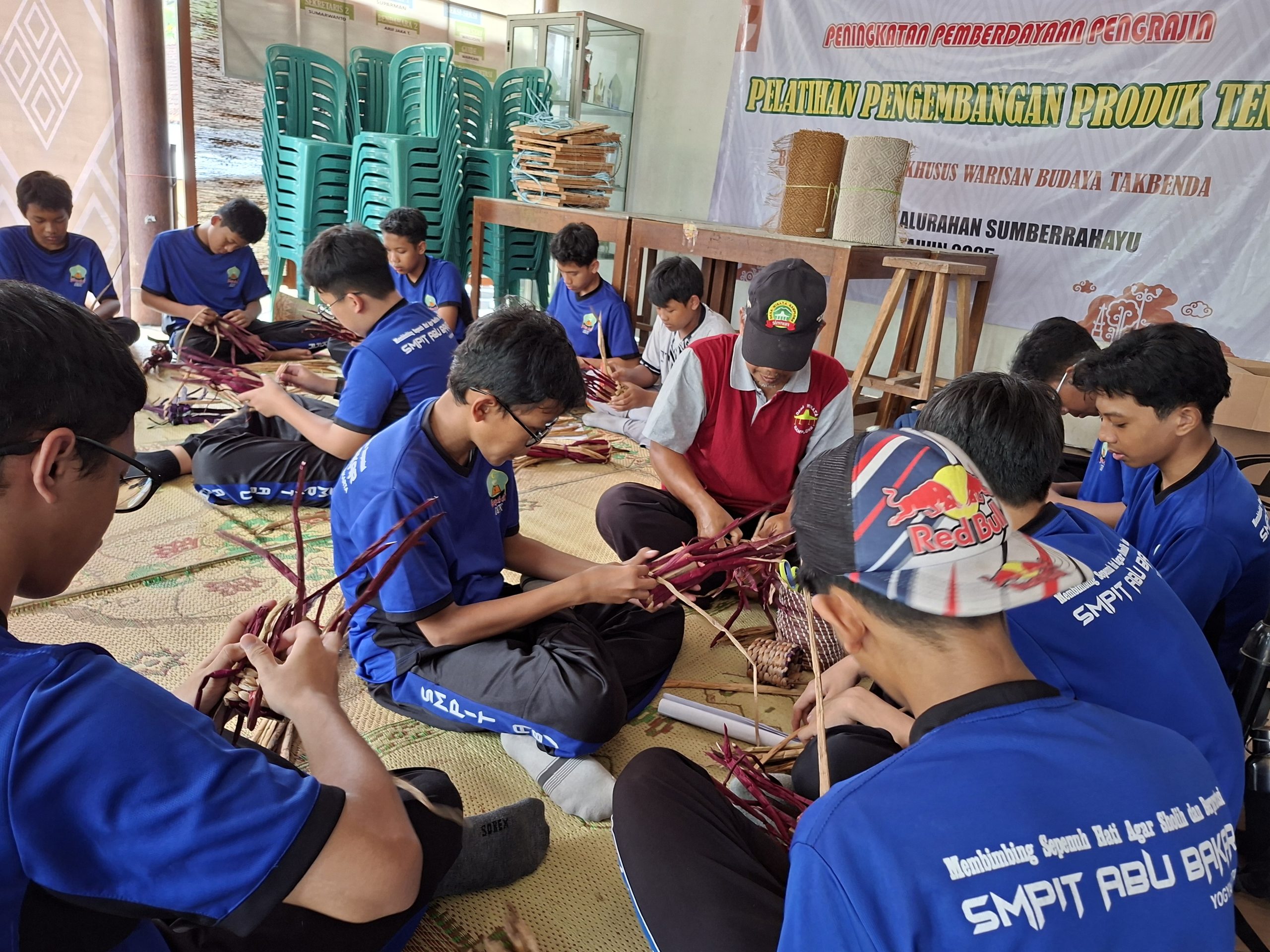 Merajut Warisan, Menyulam Masa Depan: Proyek Lintas Mapel SMPIT ABY Wujudkan Generasi Kreatif dan Berkarakter