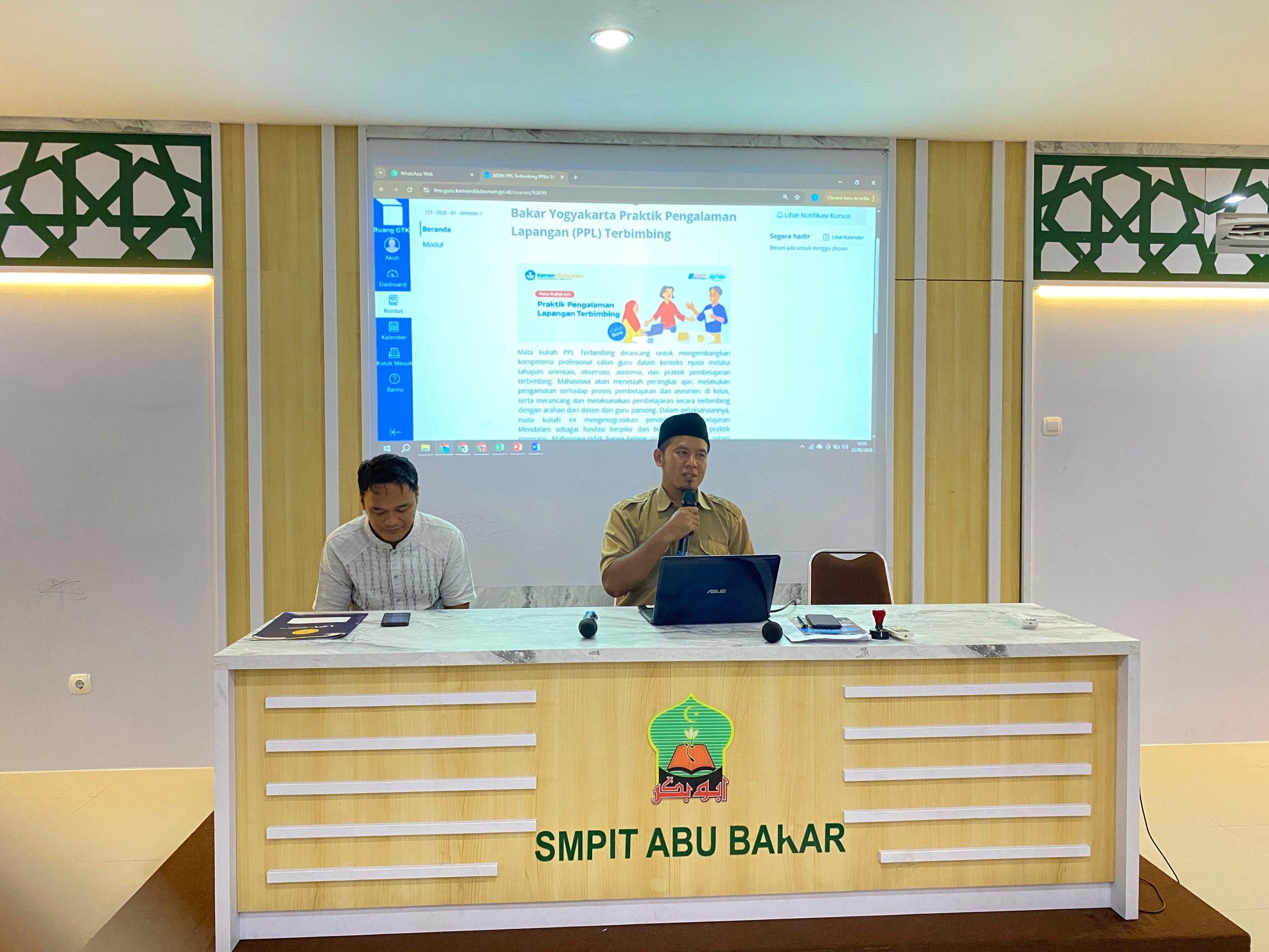 Sinergi Akademik: SMPIT Abu Bakar Yogyakarta Sambut Mahasiswa PPL PPG Universitas PGRI Yogyakarta