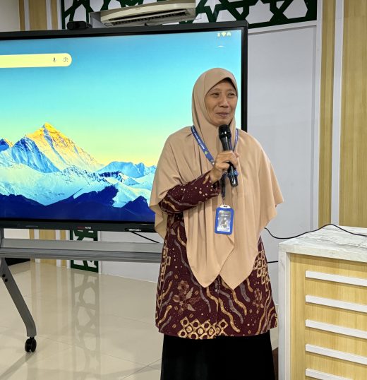 Guru SMPIT Abu Bakar Yogyakarta Bekali Diri dengan Teknologi IFP untuk Meningkatkan Pembelajaran Mendalam