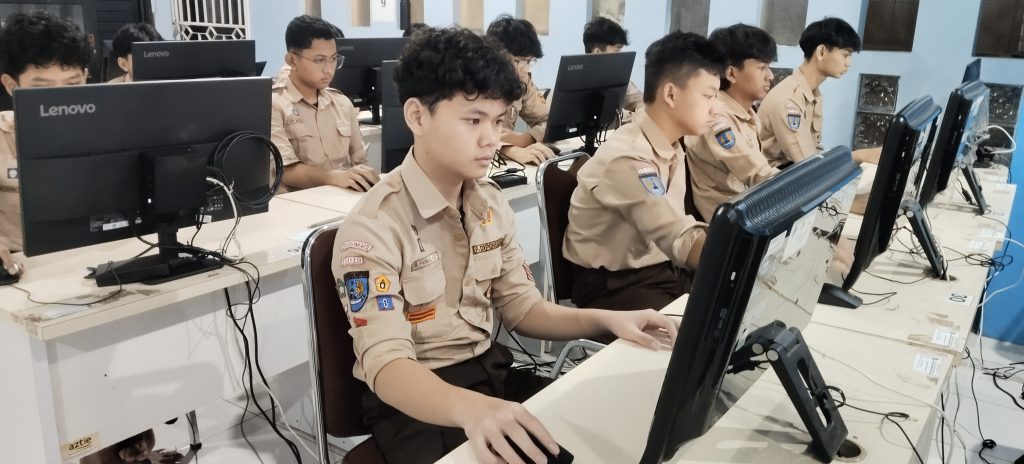 SISWA KELAS 9 EXERNITY IKUTI TKA DAN TKAD: ANTUSIASME SISWA TINGGI, UJIAN BERBASIS KOMPUTER BERJALAN LANCAR