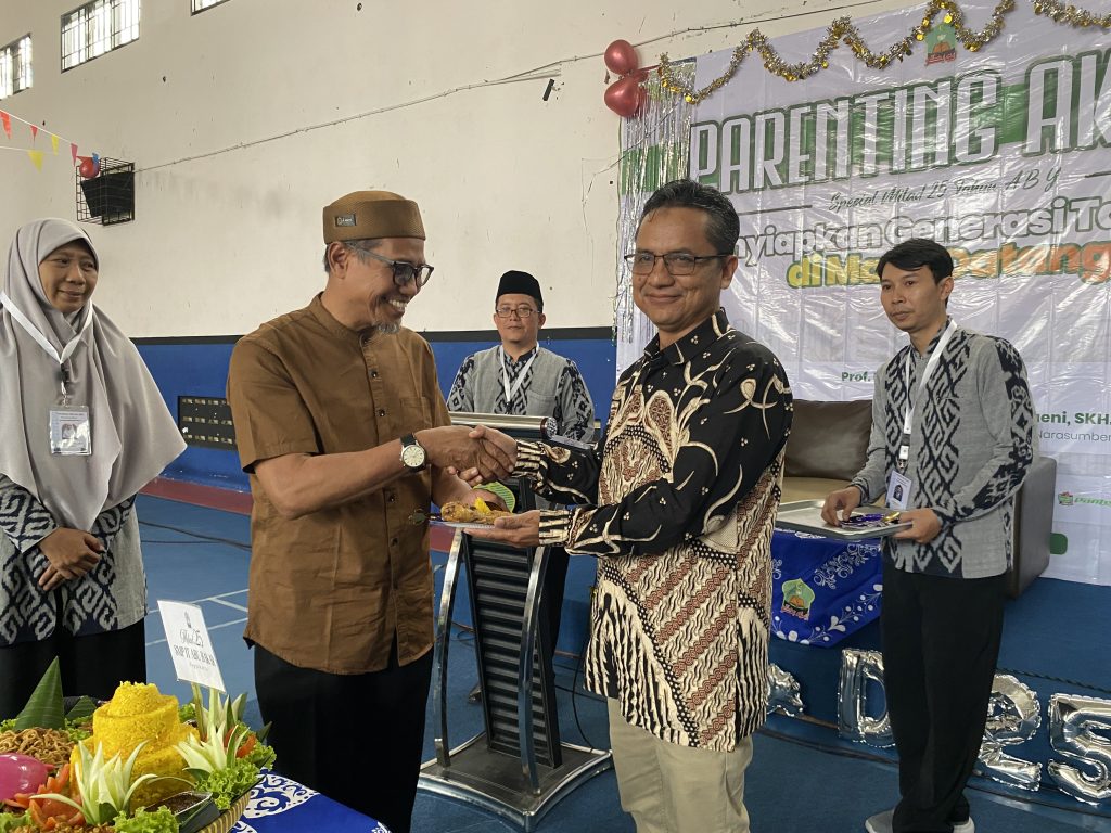 PARENTING AKBAR MILAD SMPIT ABU BAKAR, SIAPKAN GENERASI TANGGUH MENUJU MASA DEPAN