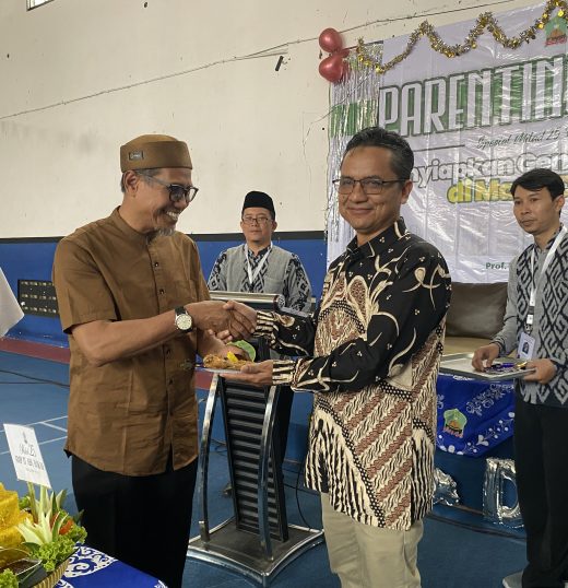 PARENTING AKBAR MILAD SMPIT ABU BAKAR, SIAPKAN GENERASI TANGGUH MENUJU MASA DEPAN