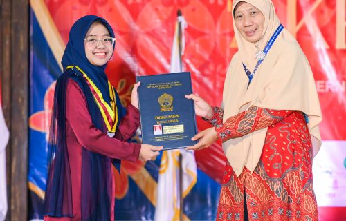 Haflah Akhirissanah Kelas IX SMPIT Abu Bakar Yogyakarta “Bersama Alquran Ukir Prestasi dan Raih Keberkahan”