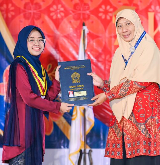 Haflah Akhirissanah Kelas IX SMPIT Abu Bakar Yogyakarta “Bersama Alquran Ukir Prestasi dan Raih Keberkahan”