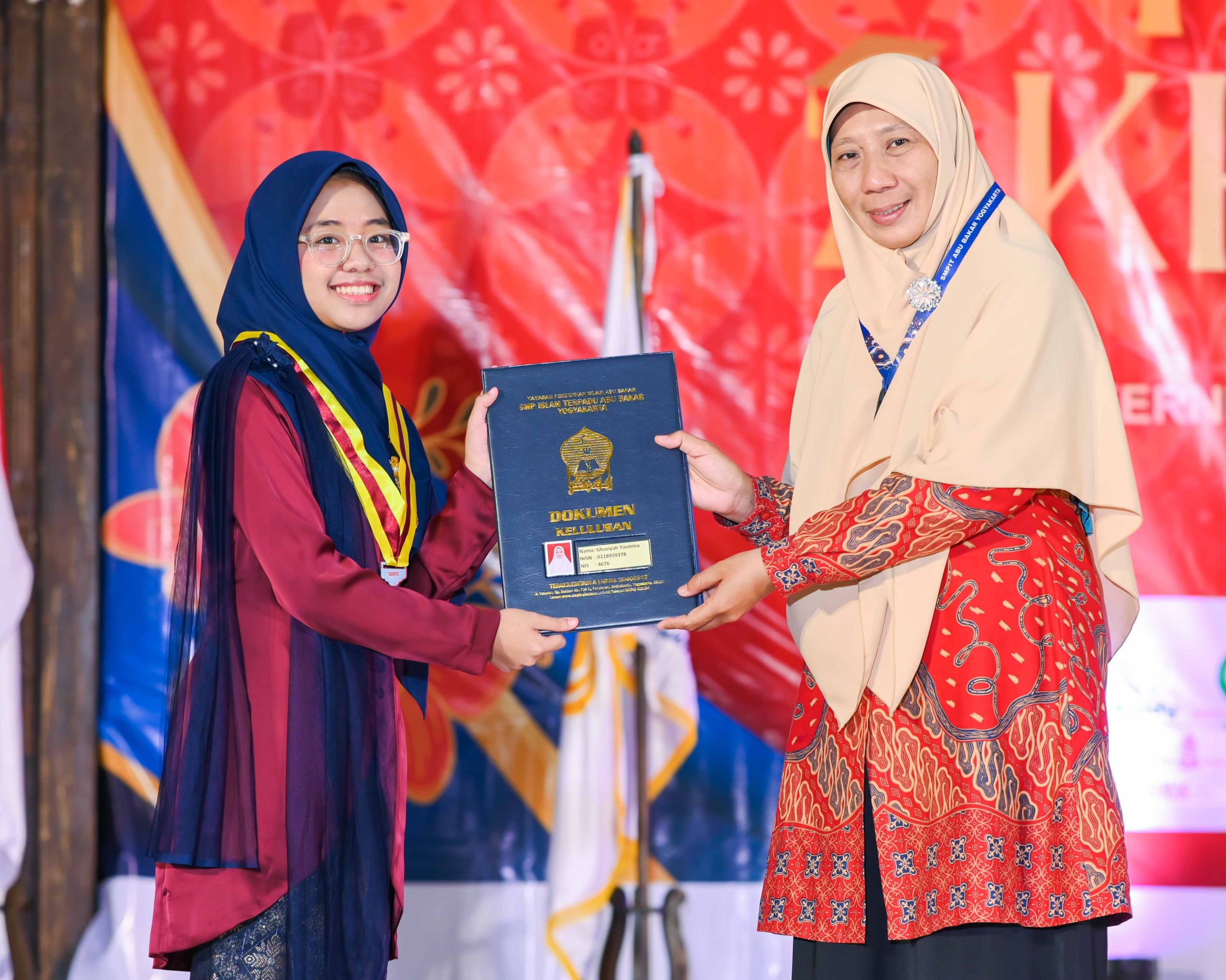 Haflah Akhirissanah Kelas IX SMPIT Abu Bakar Yogyakarta “Bersama Alquran Ukir Prestasi dan Raih Keberkahan”