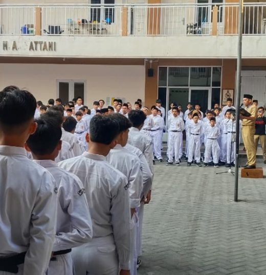 UPACARA BENDERA HARI PERTAMA SEKOLAH SEKALIGUS PEMBUKAAN MPLS 2026/2027: SMPIT ABU BAKAR TAMPILKAN SEMANGAT KOLABORASI DAN KEPEMIMPINAN SISWA