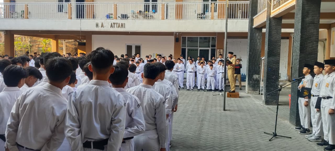 UPACARA BENDERA HARI PERTAMA SEKOLAH SEKALIGUS PEMBUKAAN MPLS 2026/2027: SMPIT ABU BAKAR TAMPILKAN SEMANGAT KOLABORASI DAN KEPEMIMPINAN SISWA