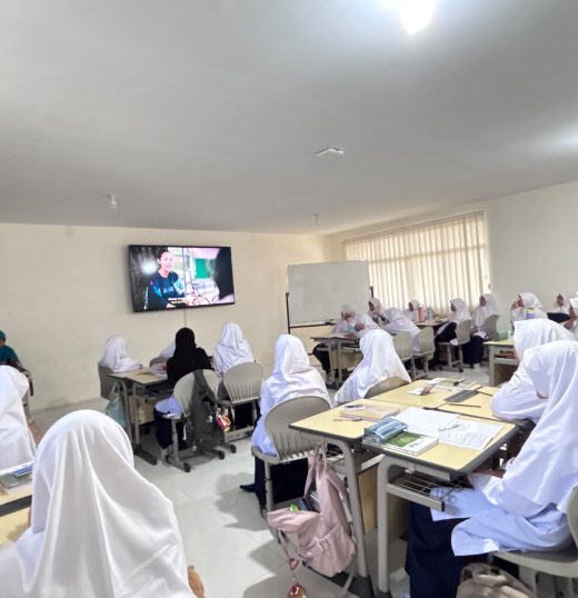Jum’at Karakter SMPIT ABY: Merawat Nilai Ke-Jogja-an Lewat Layar dan Refleksi